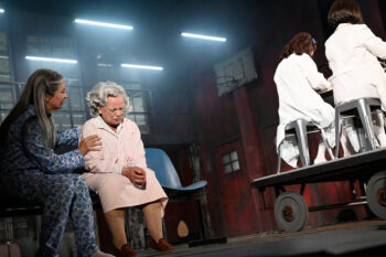 "Das Rote Haus" von Mondtag Foto:Thomas Aurin